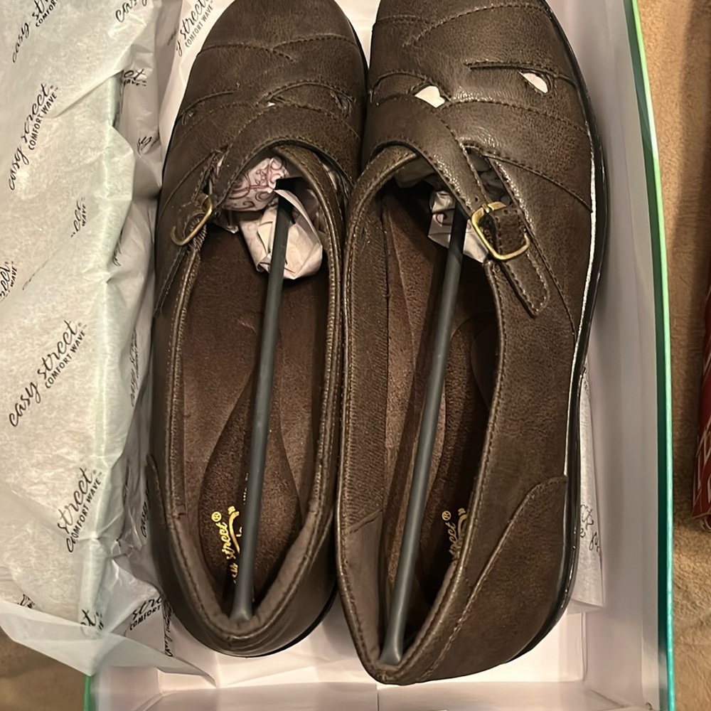 Easy street brown sync